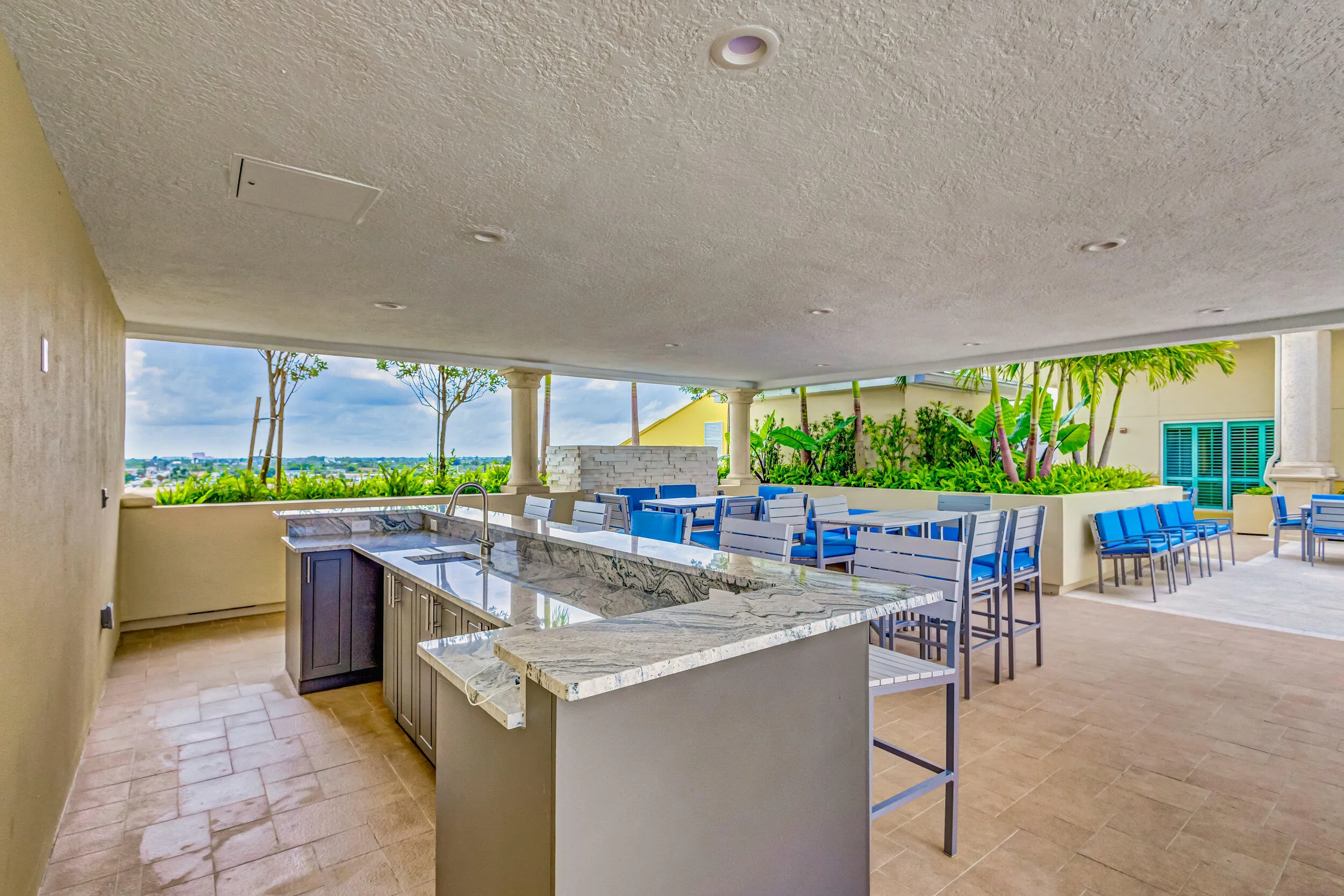 OUTDOOR BAR