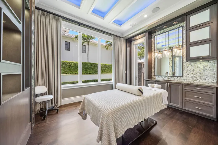 215_W_Key_Palm_Road_50