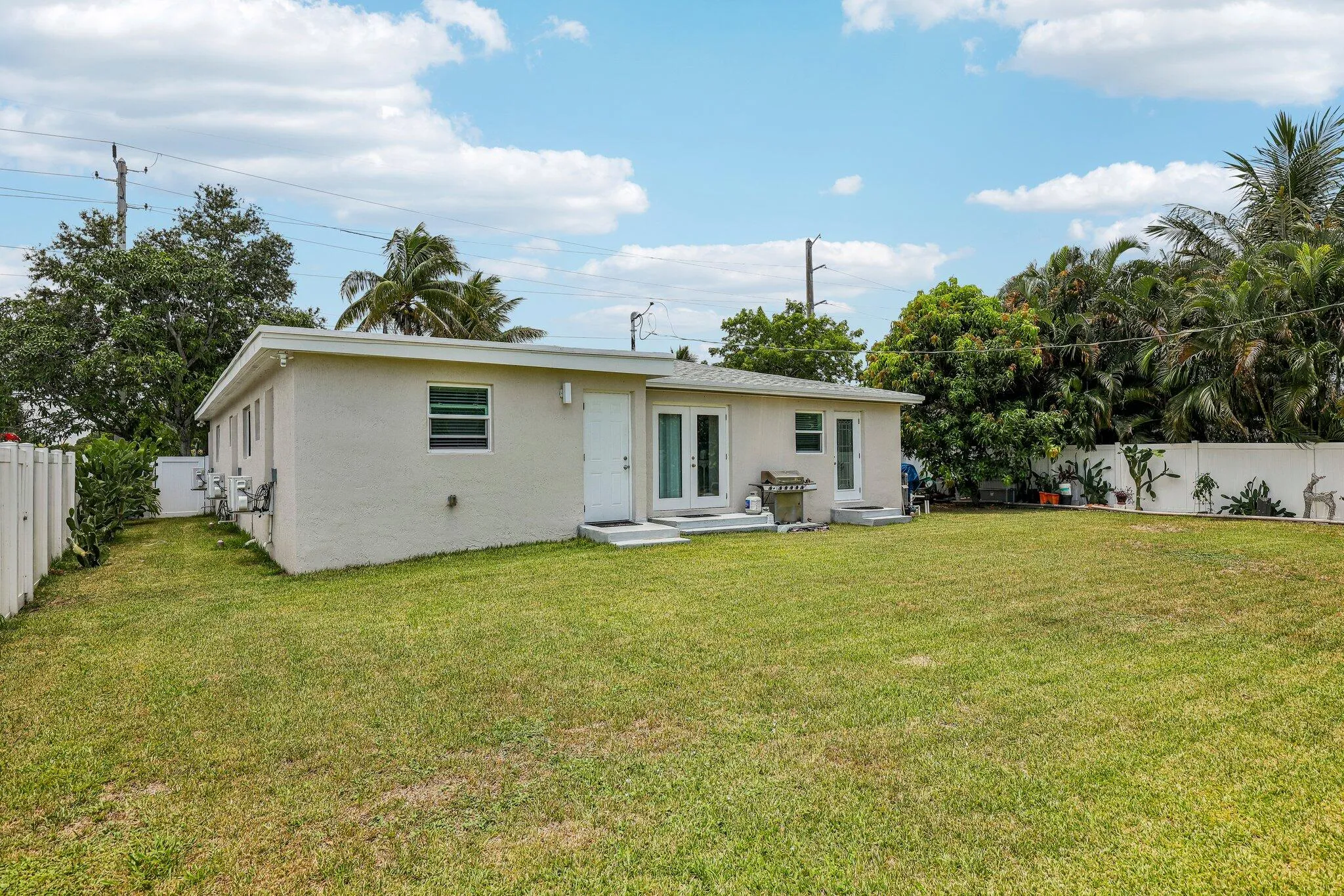 52-web-or-mls-N 22nd Ave-S2107-052