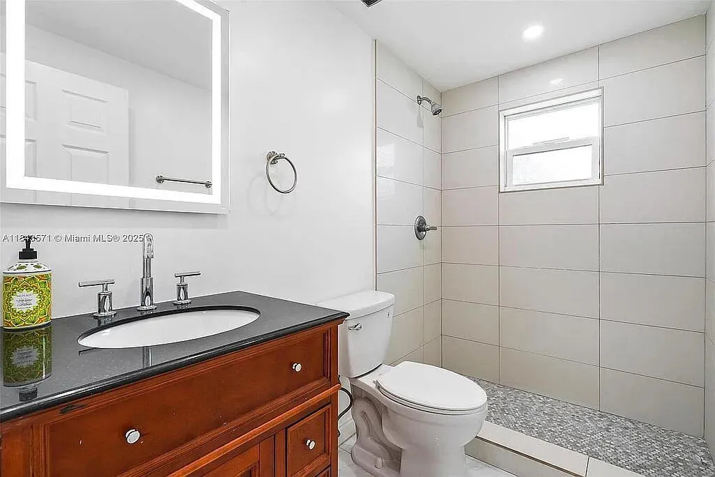 18-web-or-mls-N 22nd Ave-S2107-018