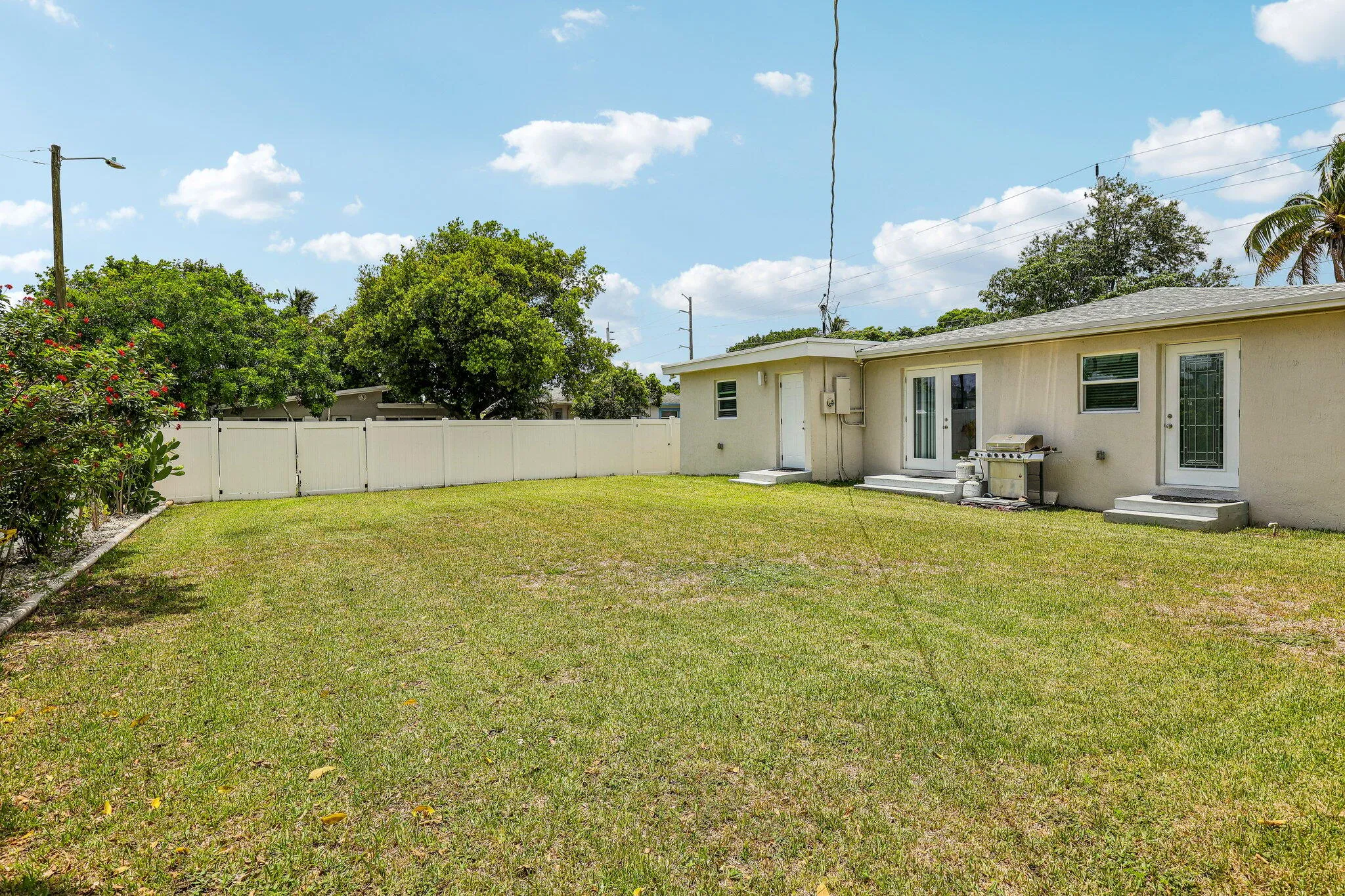 54-web-or-mls-N 22nd Ave-S2107-054