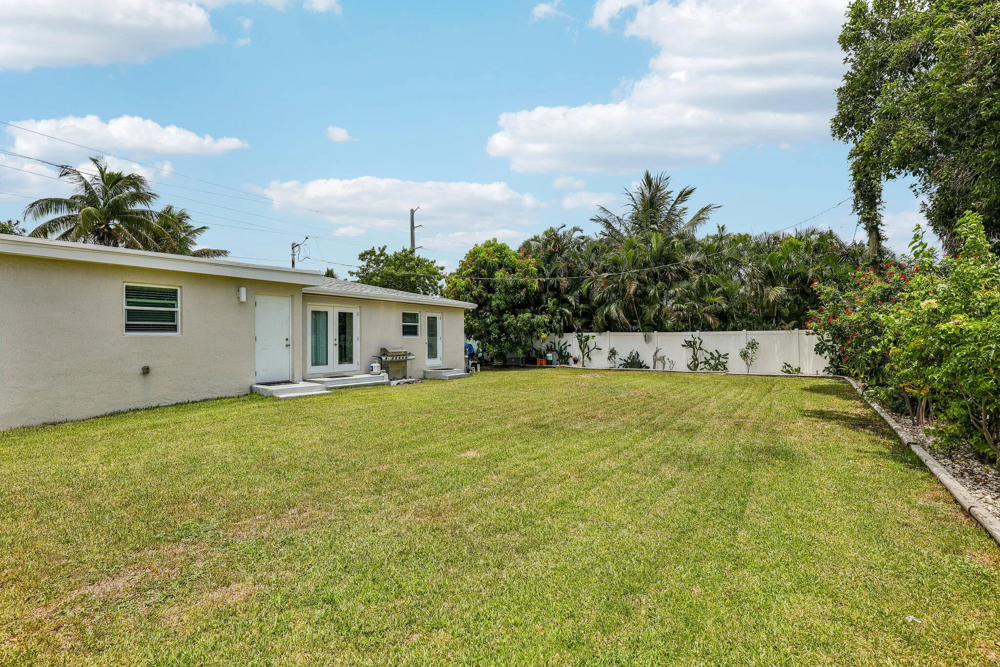51-web-or-mls-N 22nd Ave-S2107-051