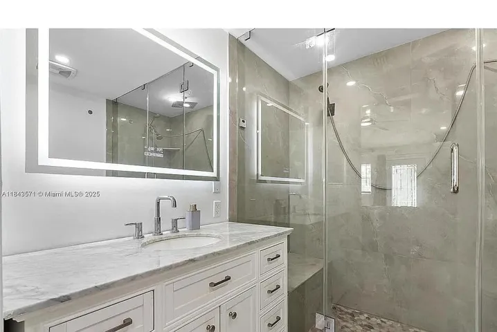 11-web-or-mls-N 22nd Ave-S2107-011