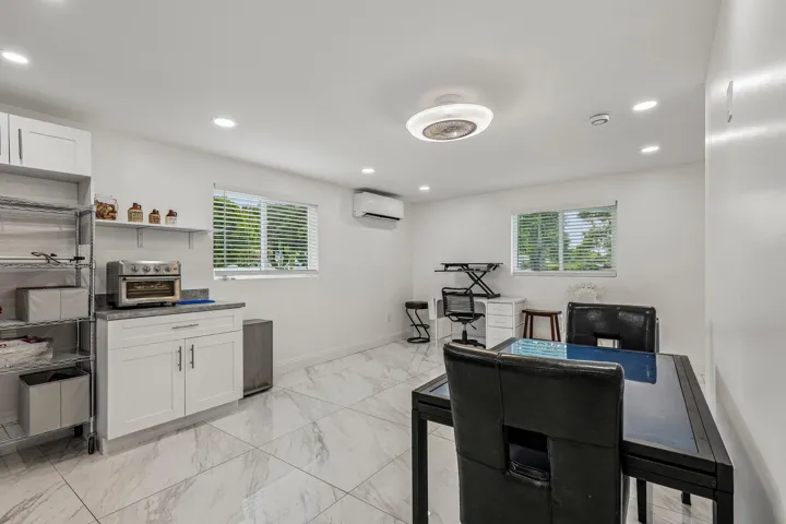 16-web-or-mls-N 22nd Ave-S2107-016