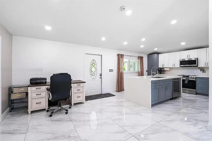 17-web-or-mls-N 22nd Ave-S2107-017