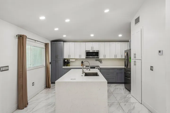 20-web-or-mls-N 22nd Ave-S2107-020