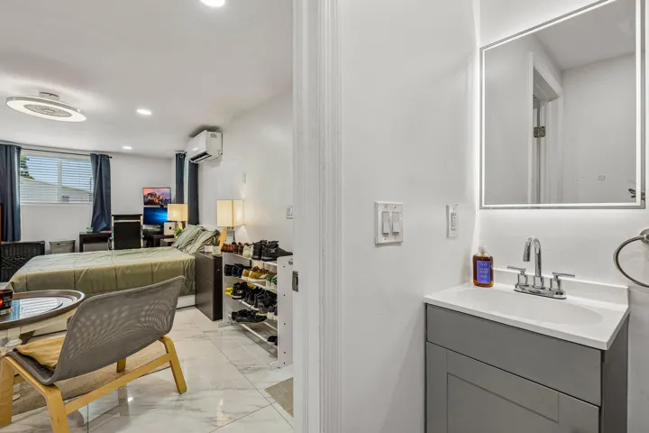 46-web-or-mls-N 22nd Ave-S2107-046