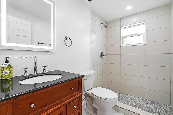 18-web-or-mls-N 22nd Ave-S2107-018