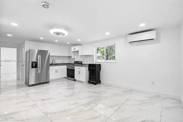 2-web-or-mls-N 22nd Ave-S2107-002