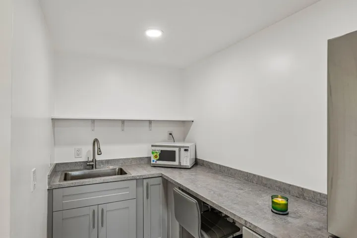 47-web-or-mls-N 22nd Ave-S2107-047