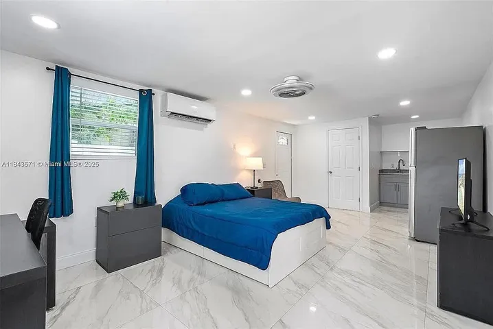 8-web-or-mls-N 22nd Ave-S2107-008