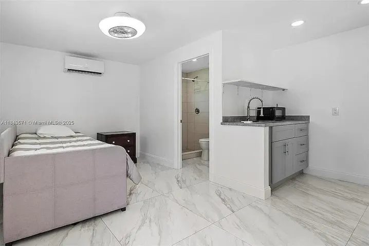 10-web-or-mls-N 22nd Ave-S2107-010