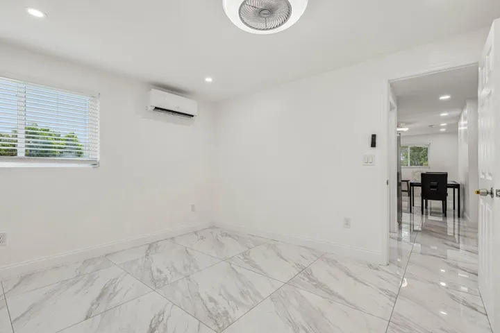 26-web-or-mls-N 22nd Ave-S2107-026