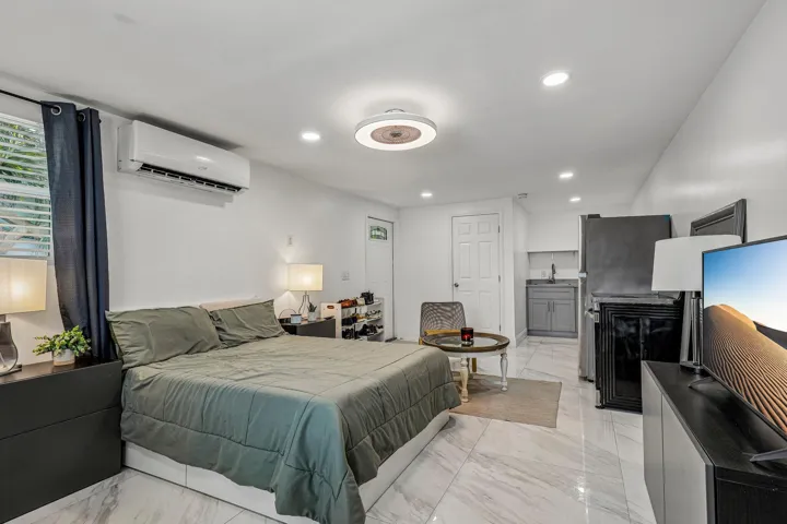 42-web-or-mls-N 22nd Ave-S2107-042