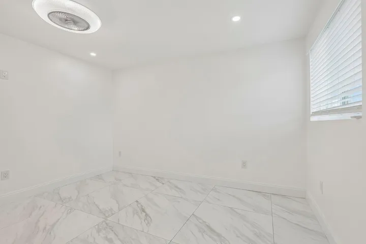 27-web-or-mls-N 22nd Ave-S2107-027