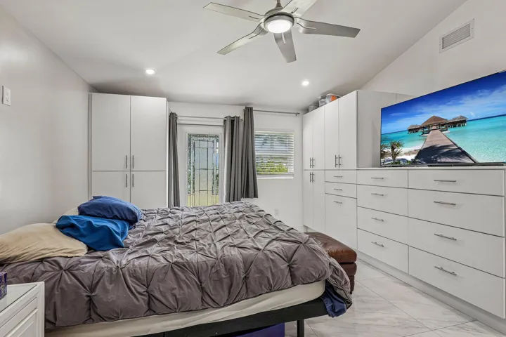 37-web-or-mls-N 22nd Ave-S2107-037