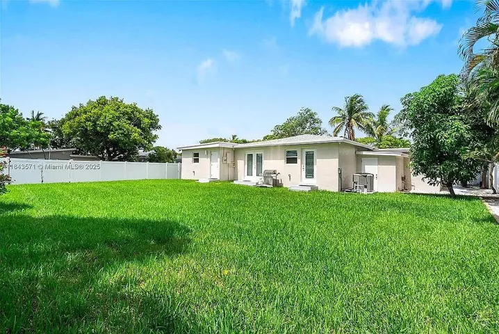 22-web-or-mls-N 22nd Ave-S2107-022