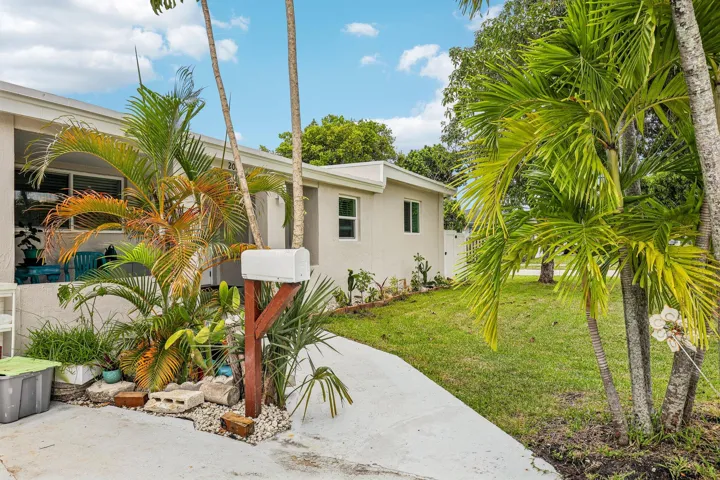 5-web-or-mls-N 22nd Ave-S2107-005