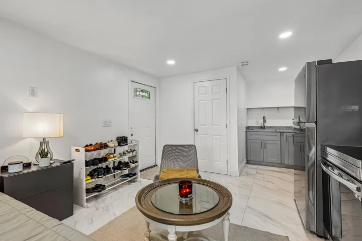 44-web-or-mls-N 22nd Ave-S2107-044