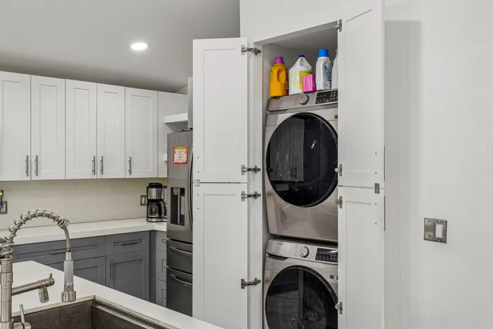 24-web-or-mls-N 22nd Ave-S2107-024