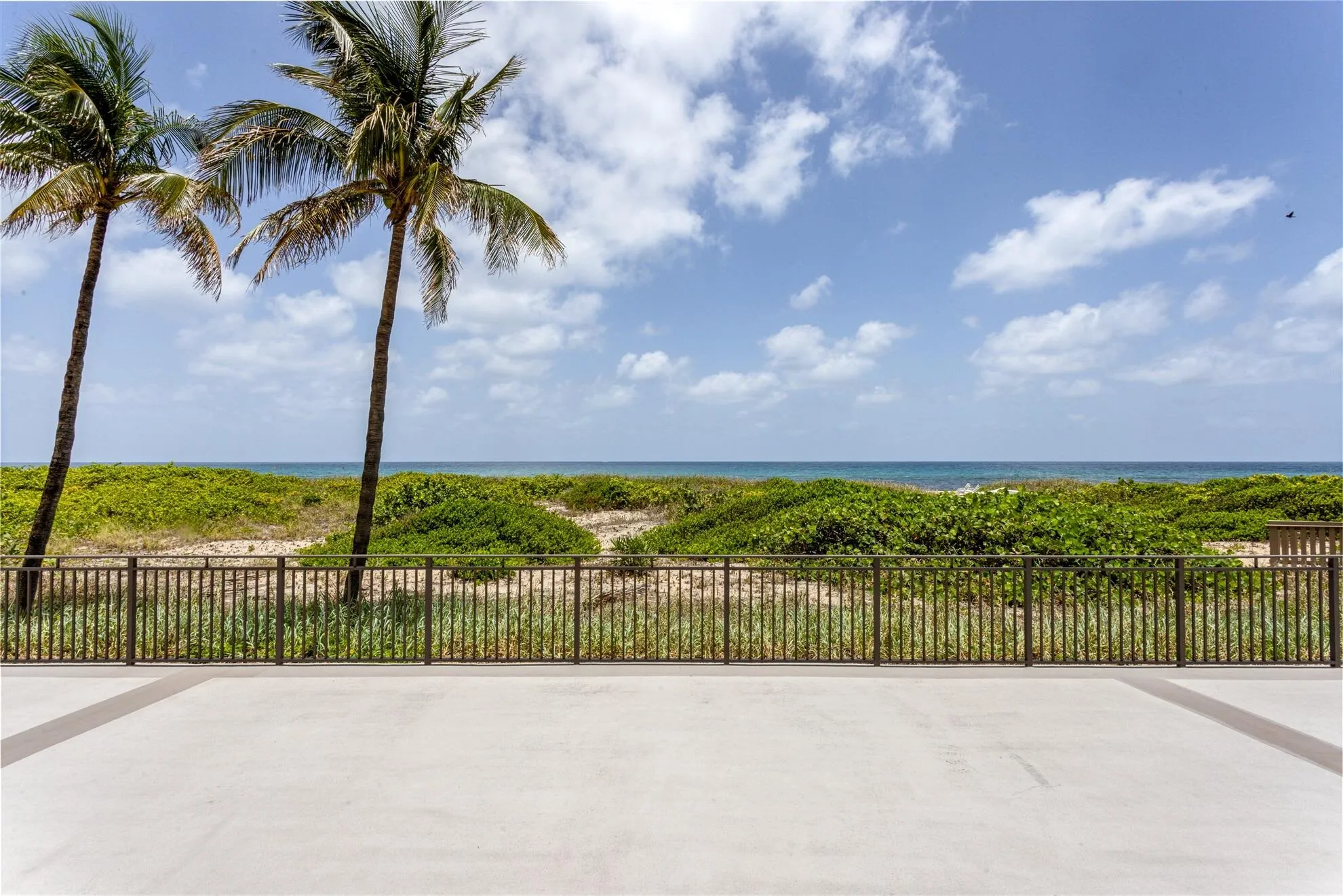 PATIO TO BEACH