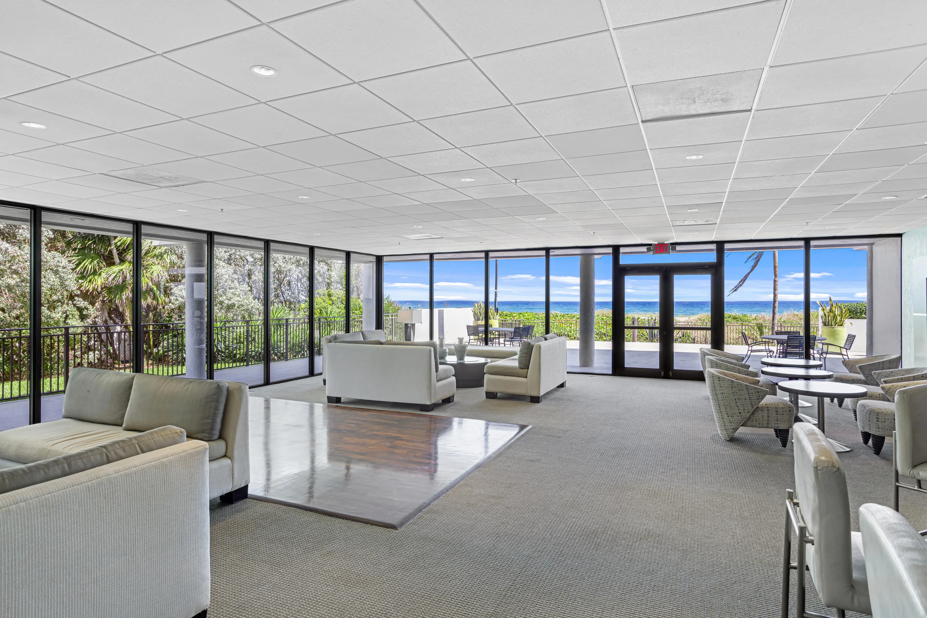 CLUB ROOM OCEAN VIEW