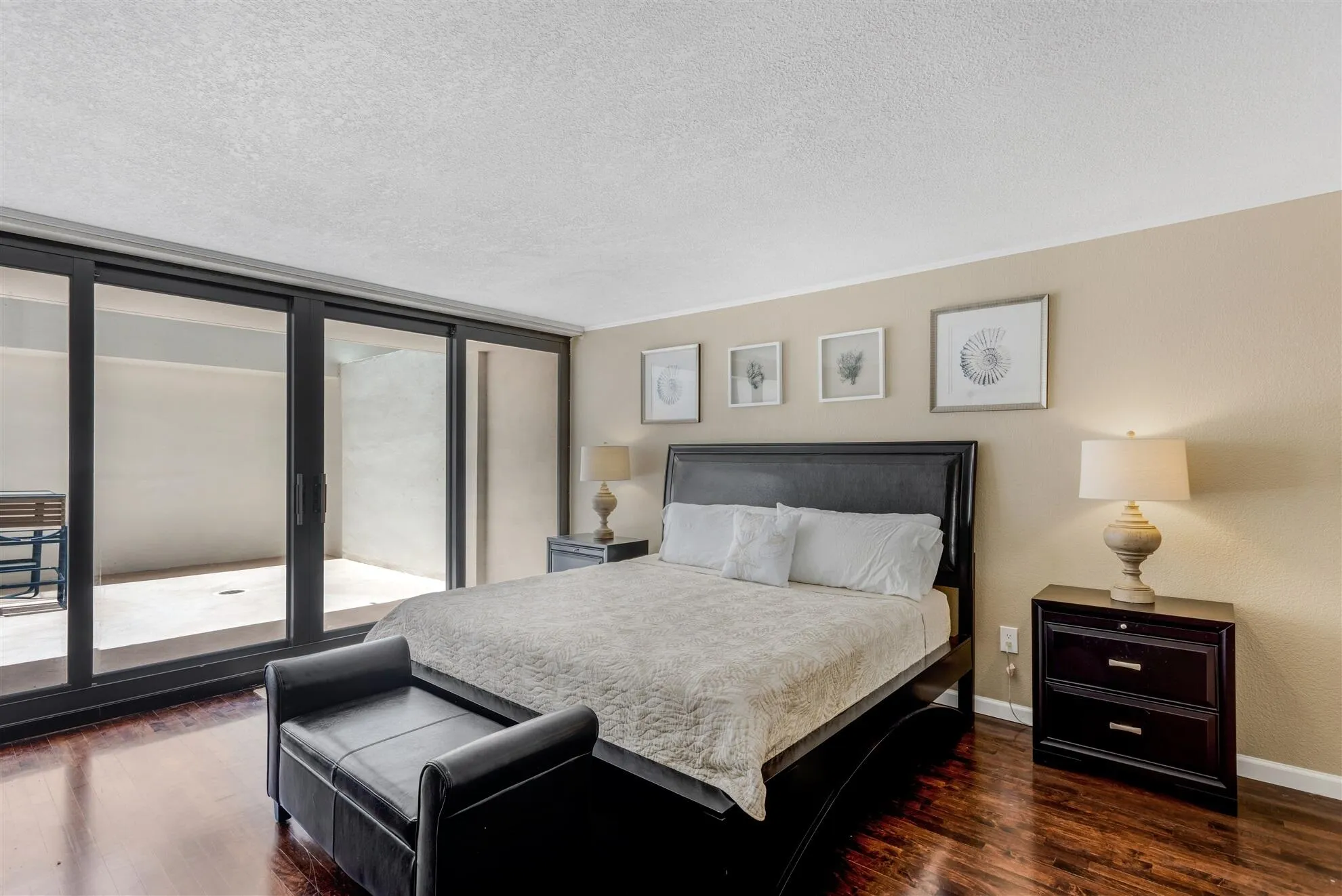 PRIMARY SUITE TO PRIVATE PATIO