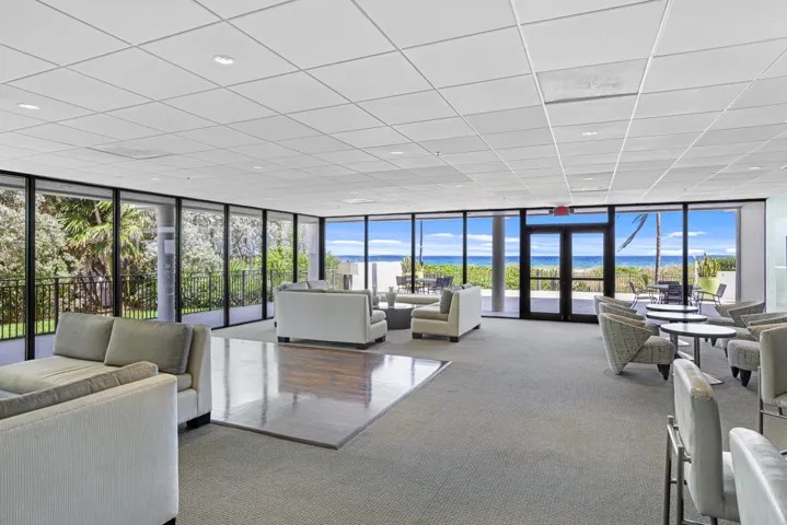 CLUB ROOM OCEAN VIEW