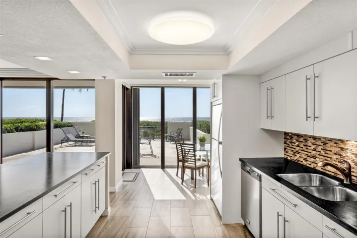 KITCHEN TO OCEAN VIEW