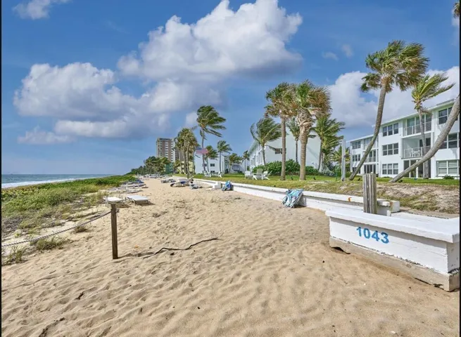 1043 Beach 2