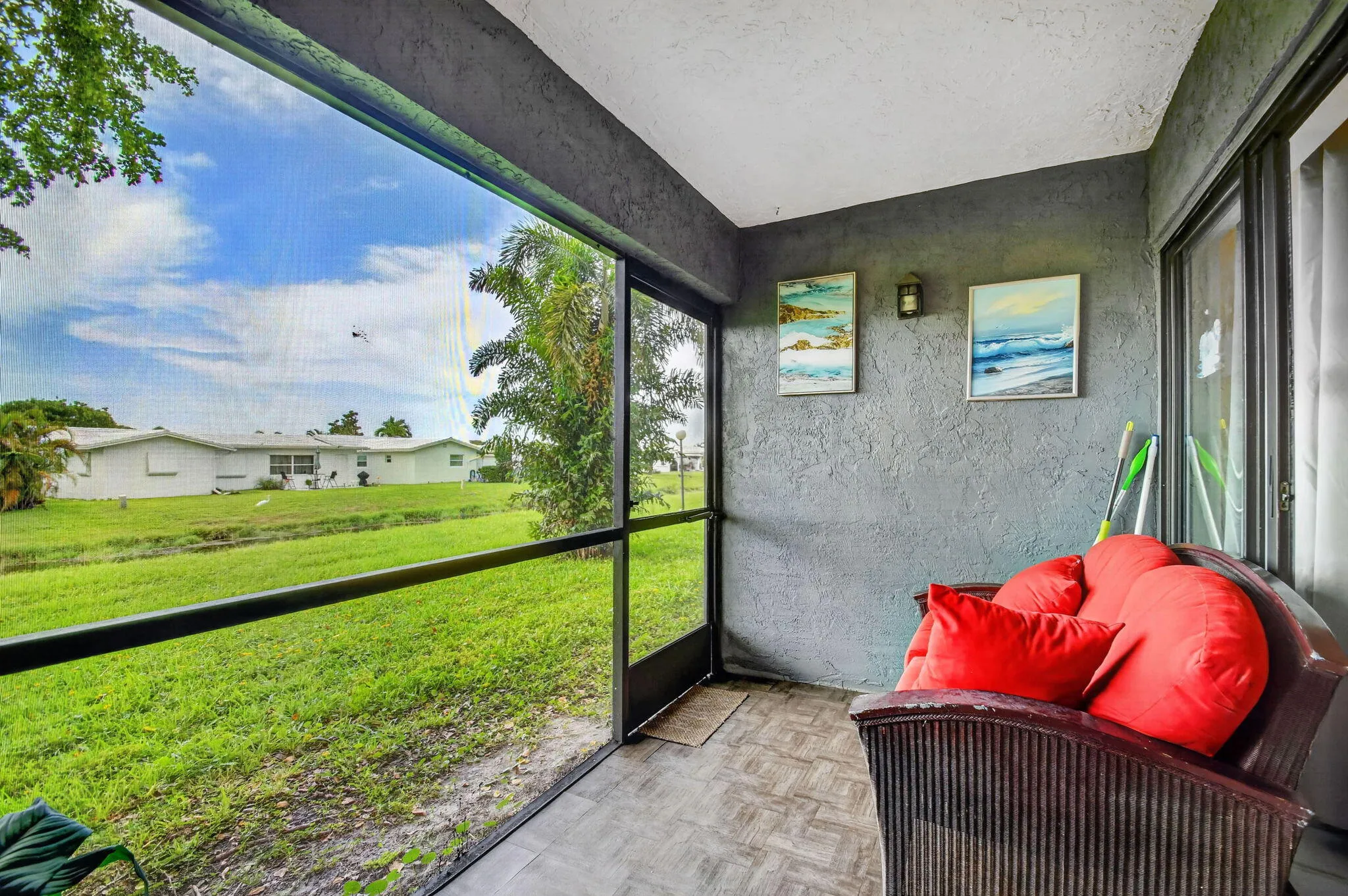 Screened patio featuring textured walls and tiled flooring