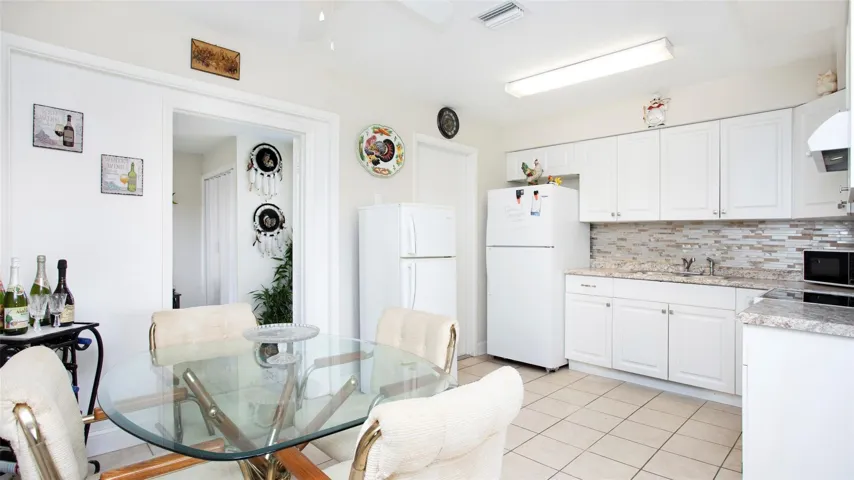 Kitchen dinning combo