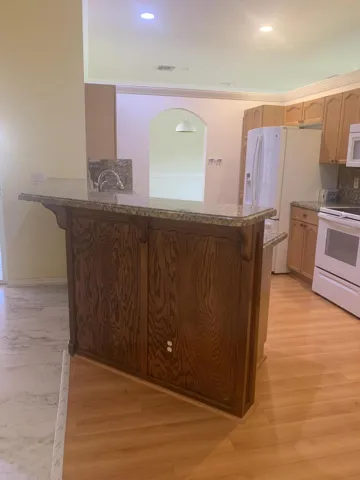Kitchen/Breakfast Bar