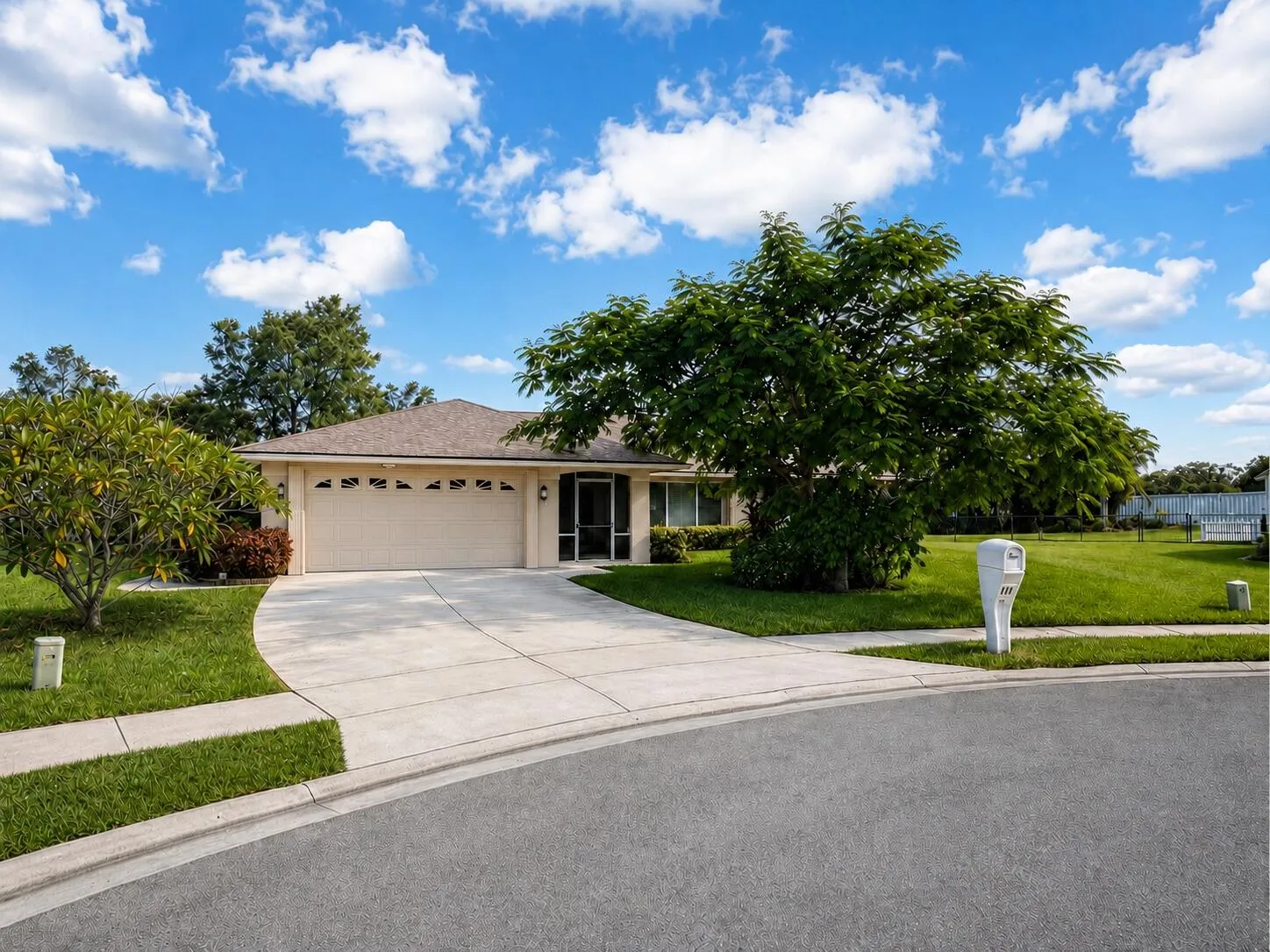 1-story home located on a Cul-De-Sac! 2026 Roof with warranty! Sunset