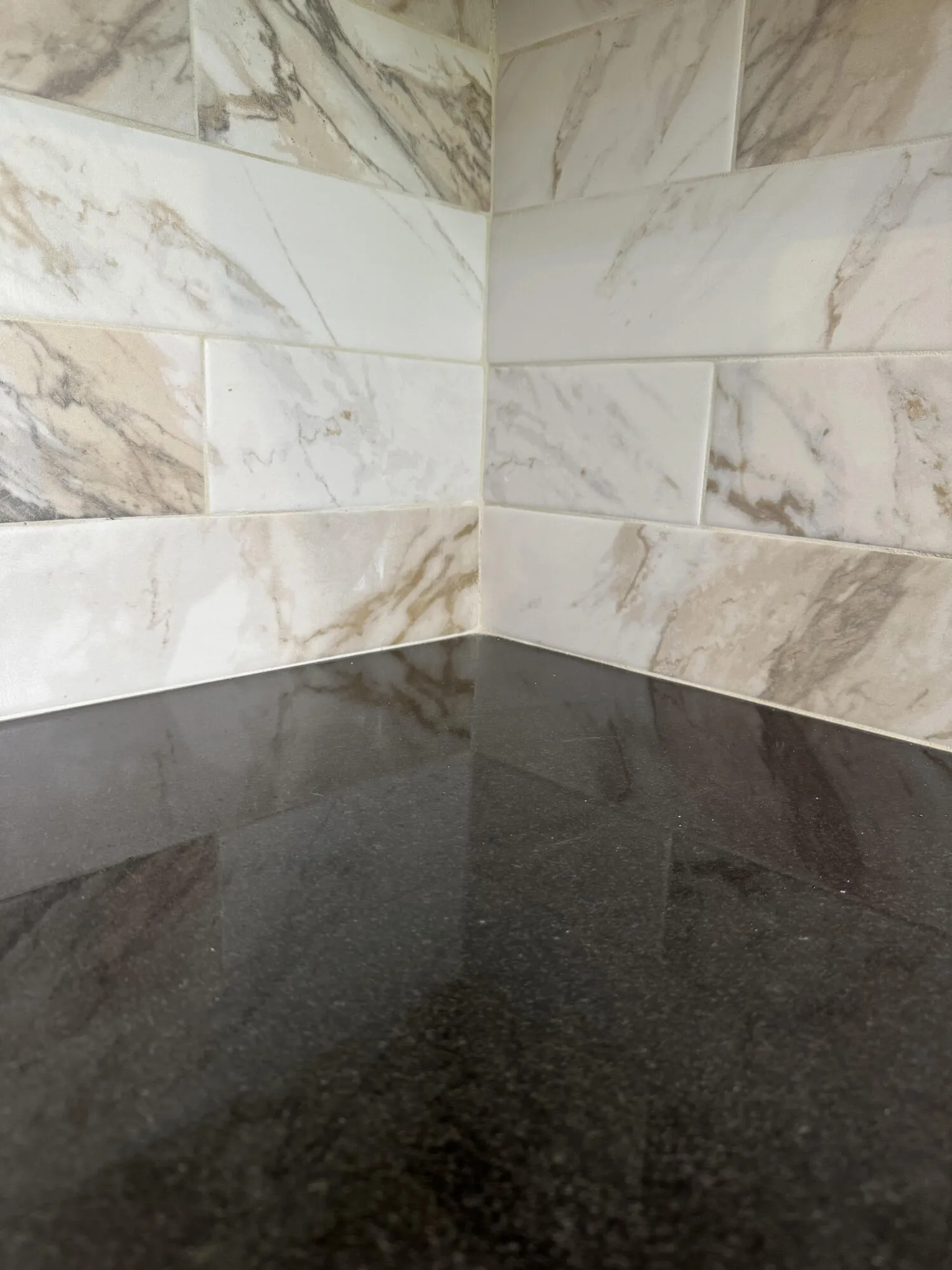 Beautiful granite and​​‌​​​​‌​​‌‌​‌‌​​​‌‌​‌​‌​‌​​​‌​​ backsplash