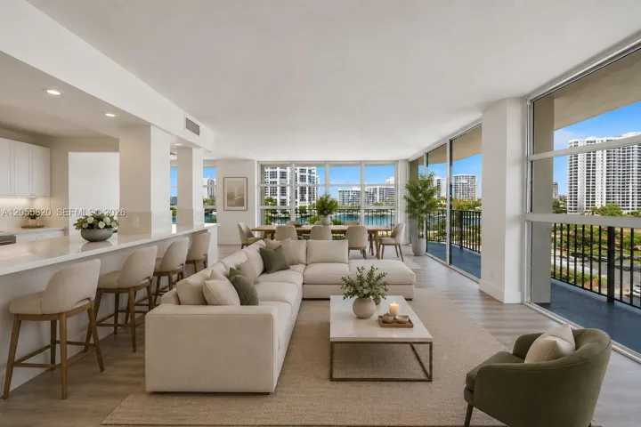 STAGED LIVING/DINING
