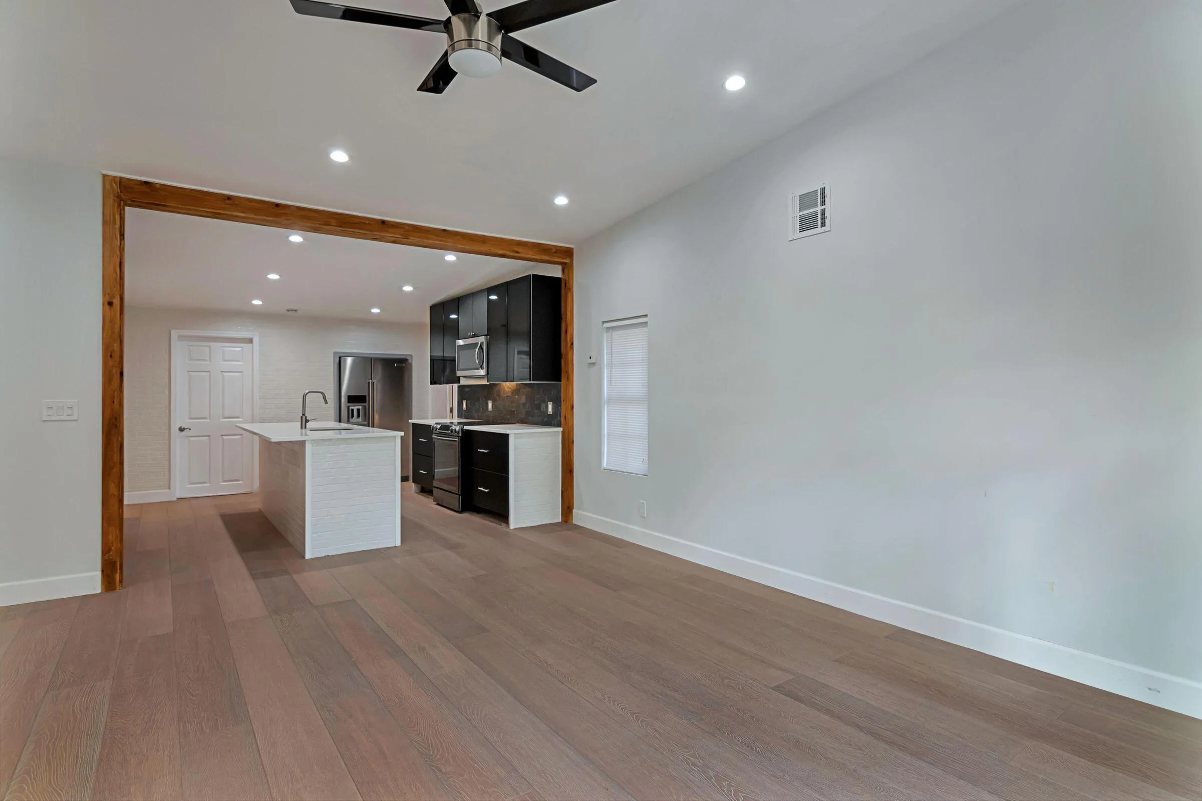 Open floor plan family room to kitchen