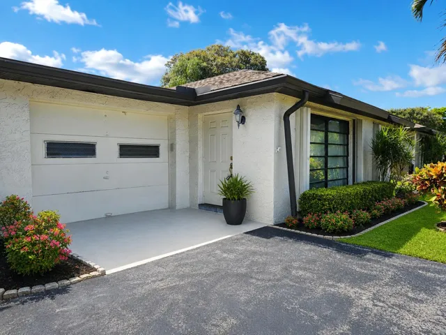 4763 Front Corner (Rev)