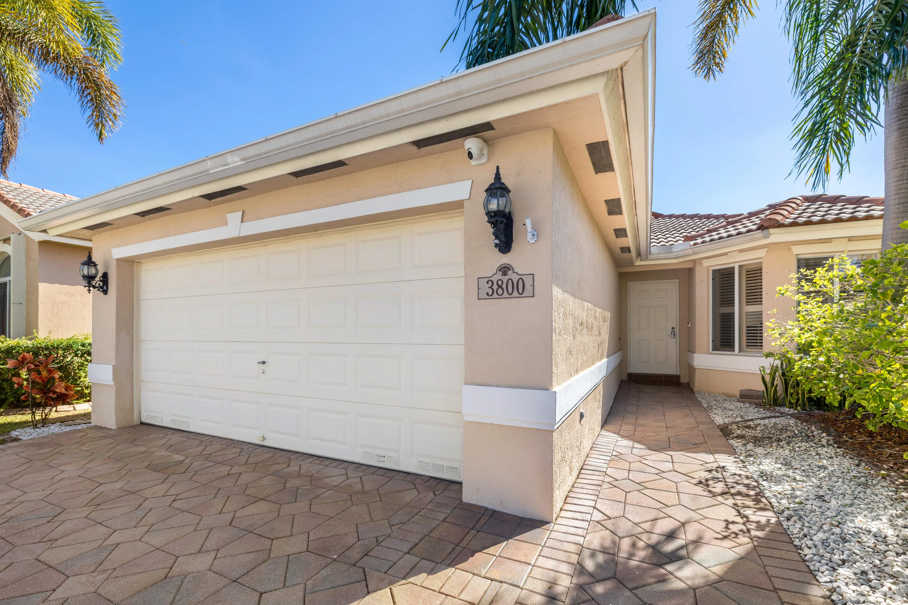 3800 Woodfield Dr-4