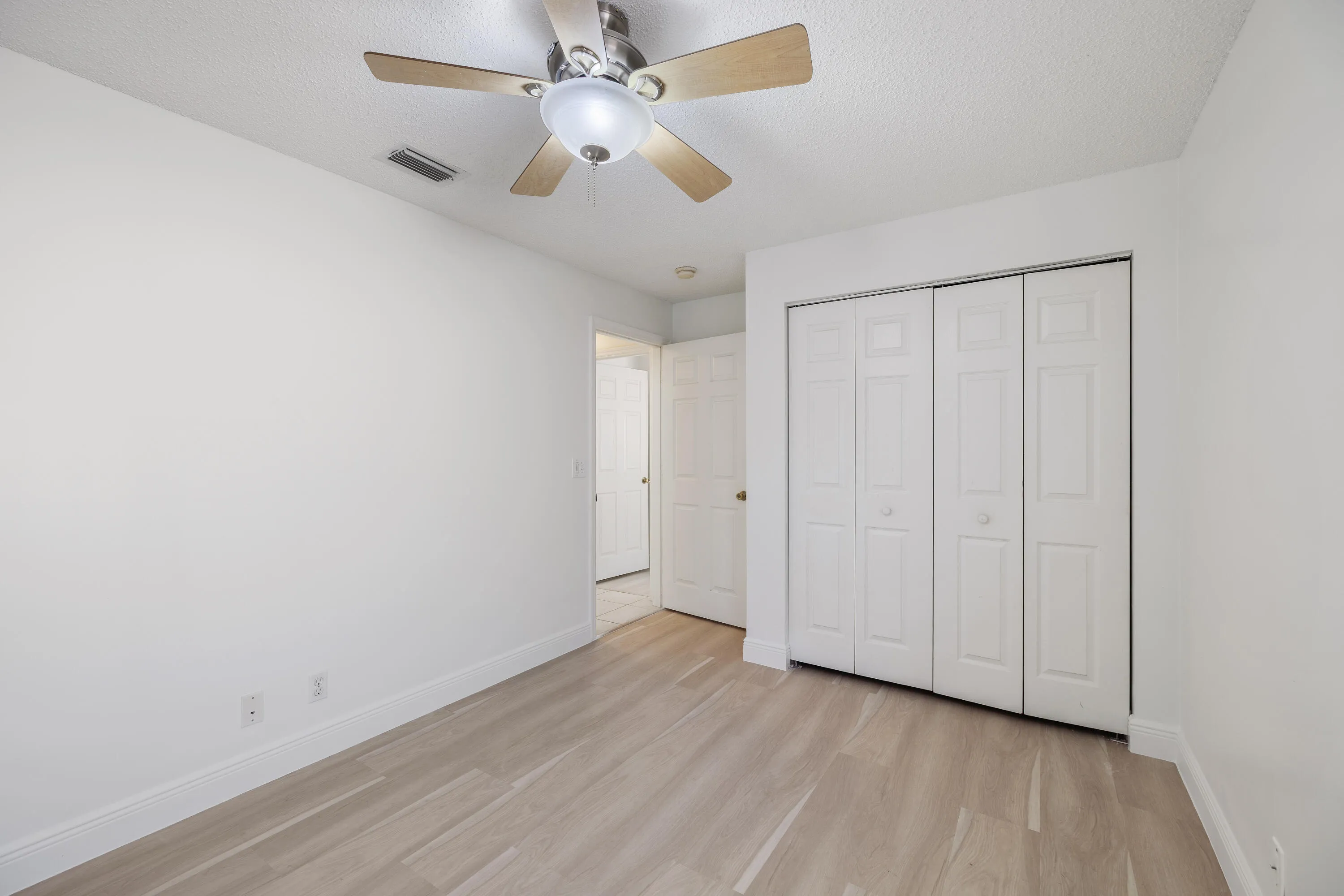 3800 Woodfield Dr-31