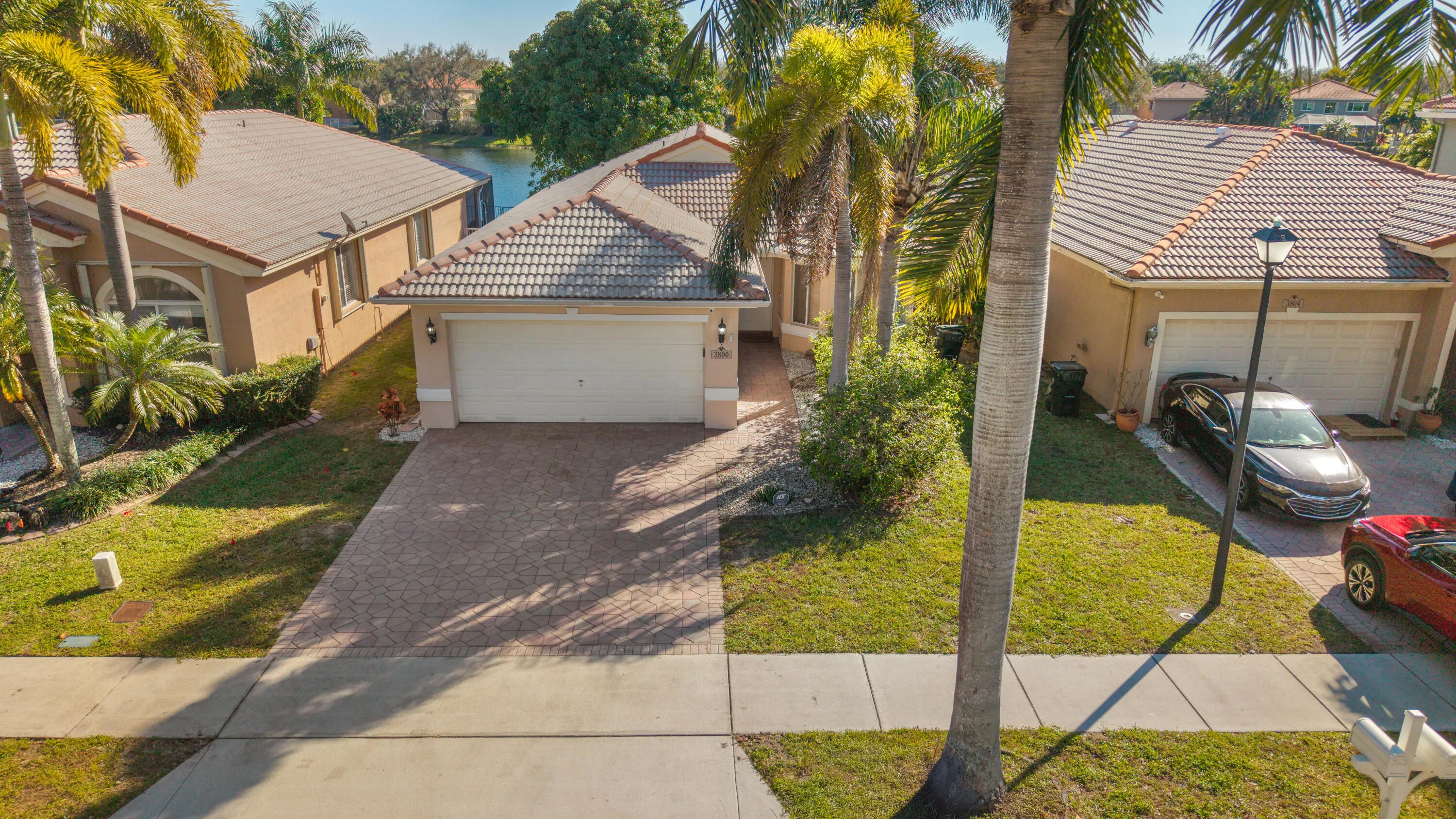3800 Woodfield Dr-42