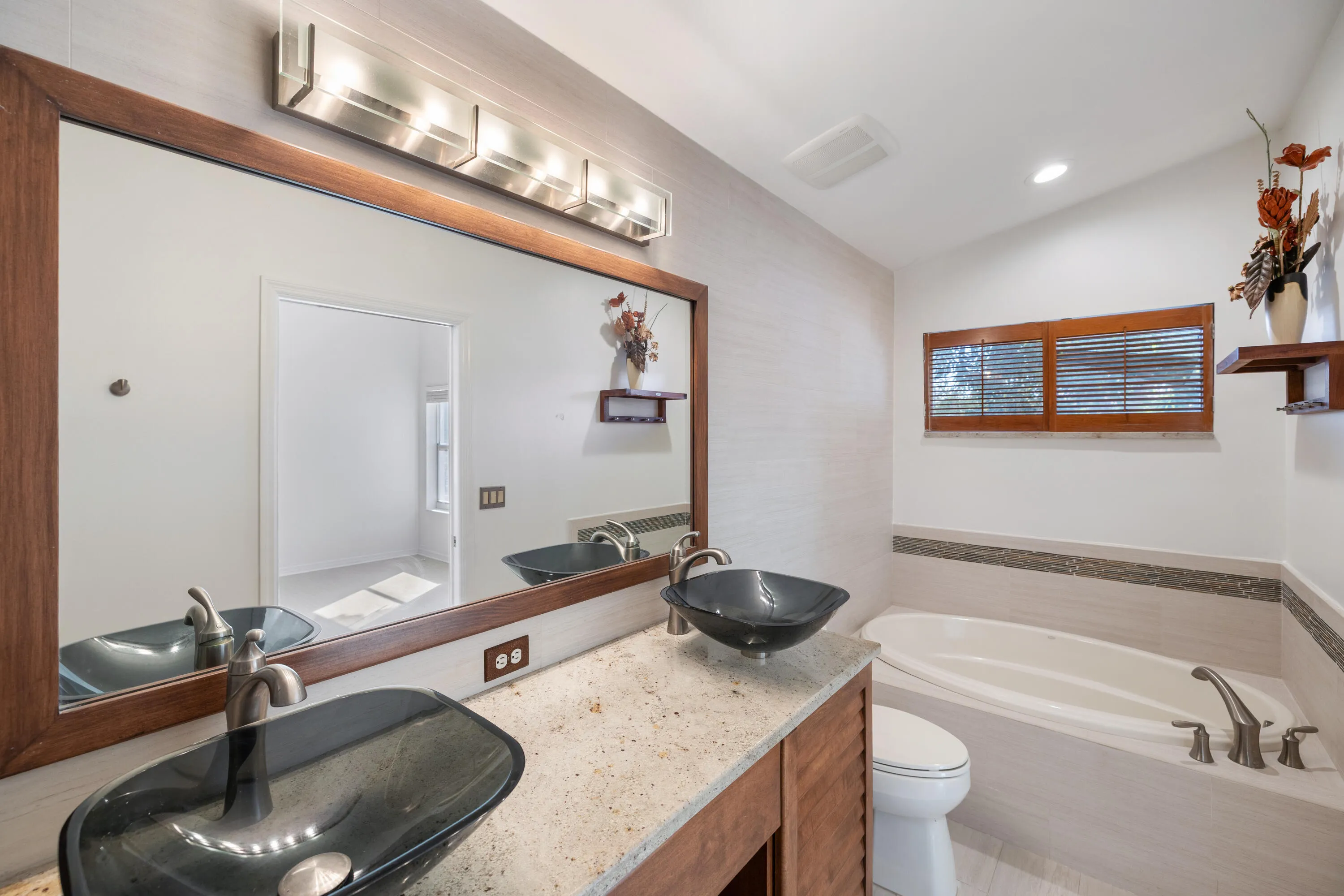 3800 Woodfield Dr-26