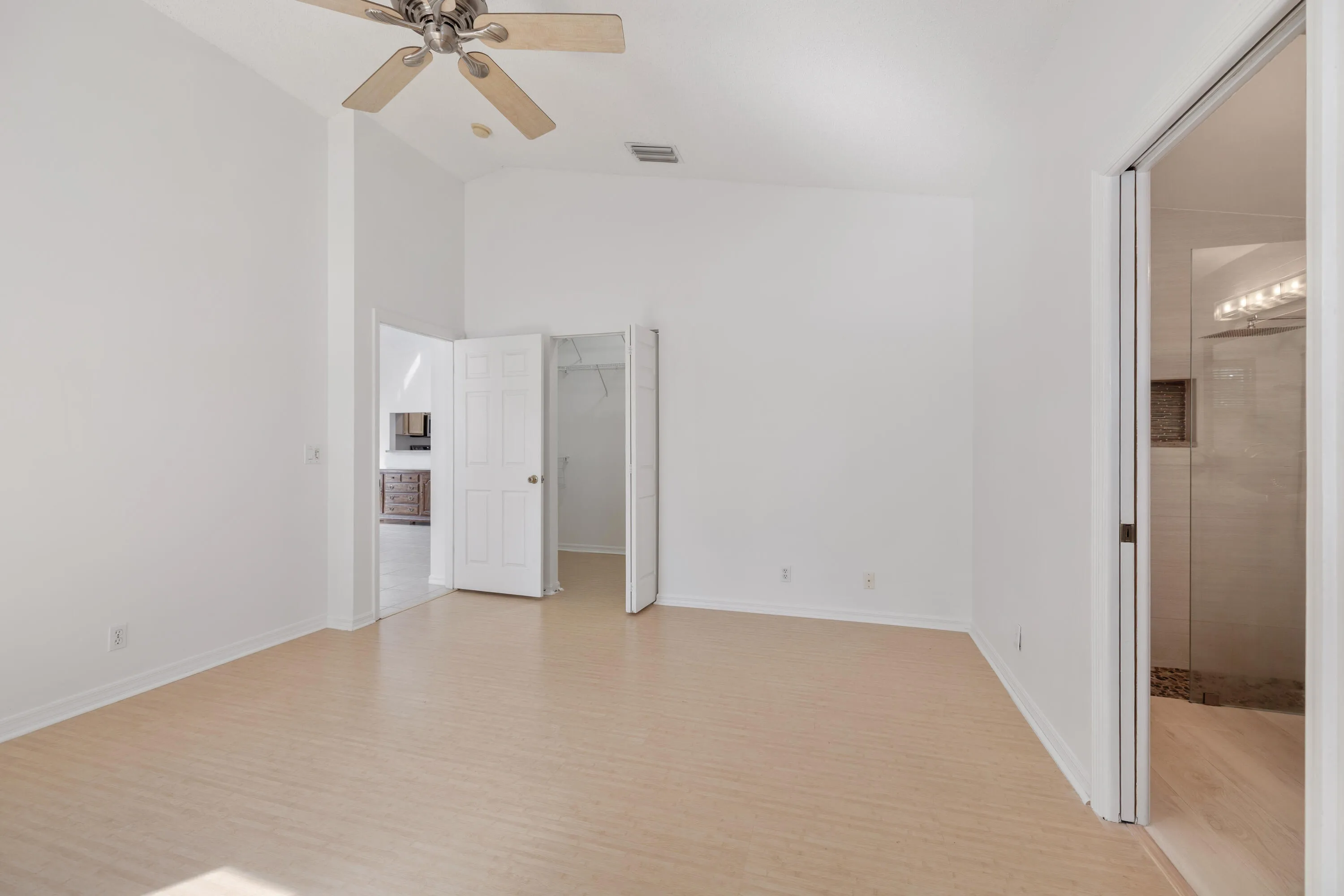 3800 Woodfield Dr-24