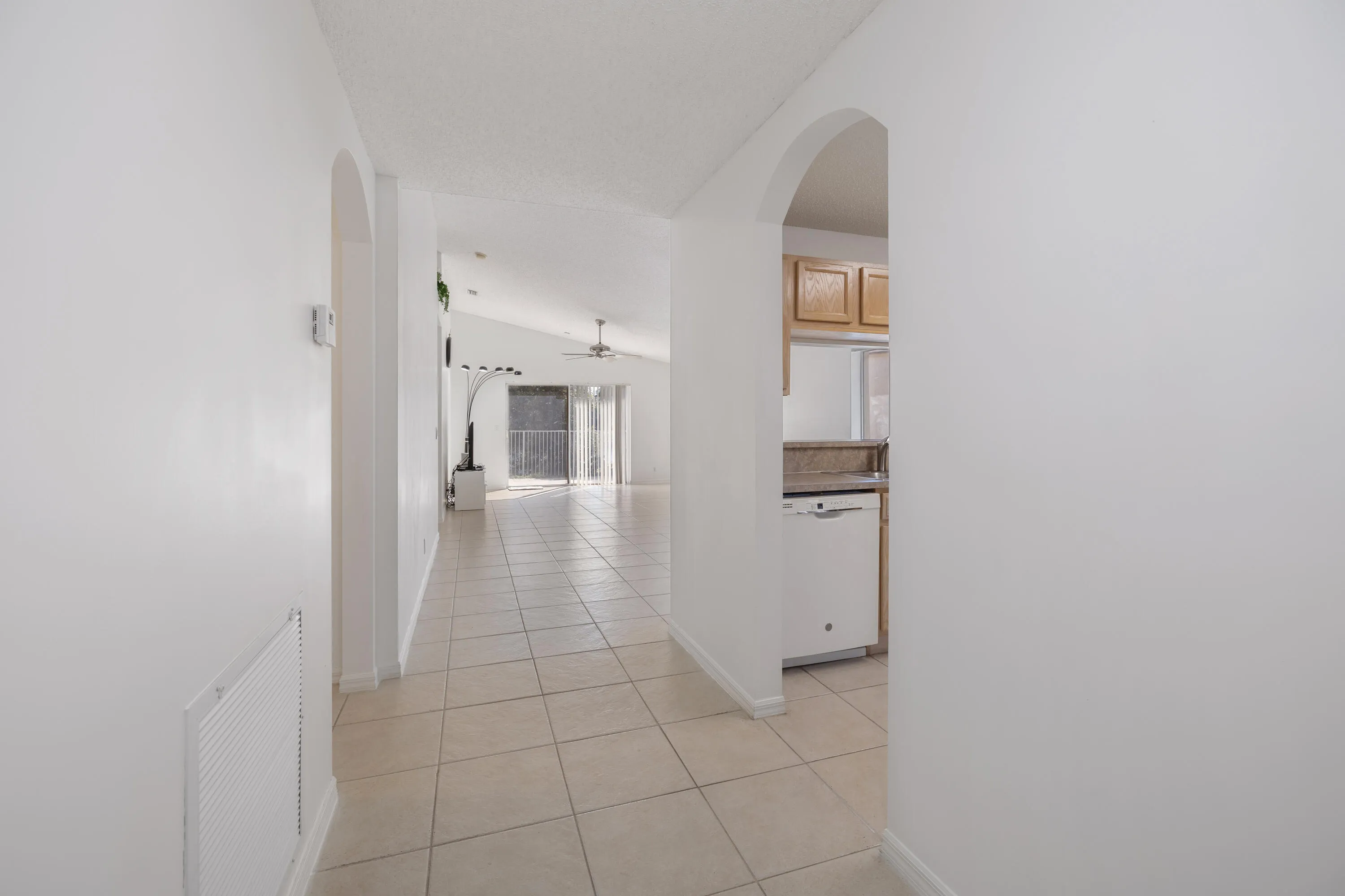 3800 Woodfield Dr-7