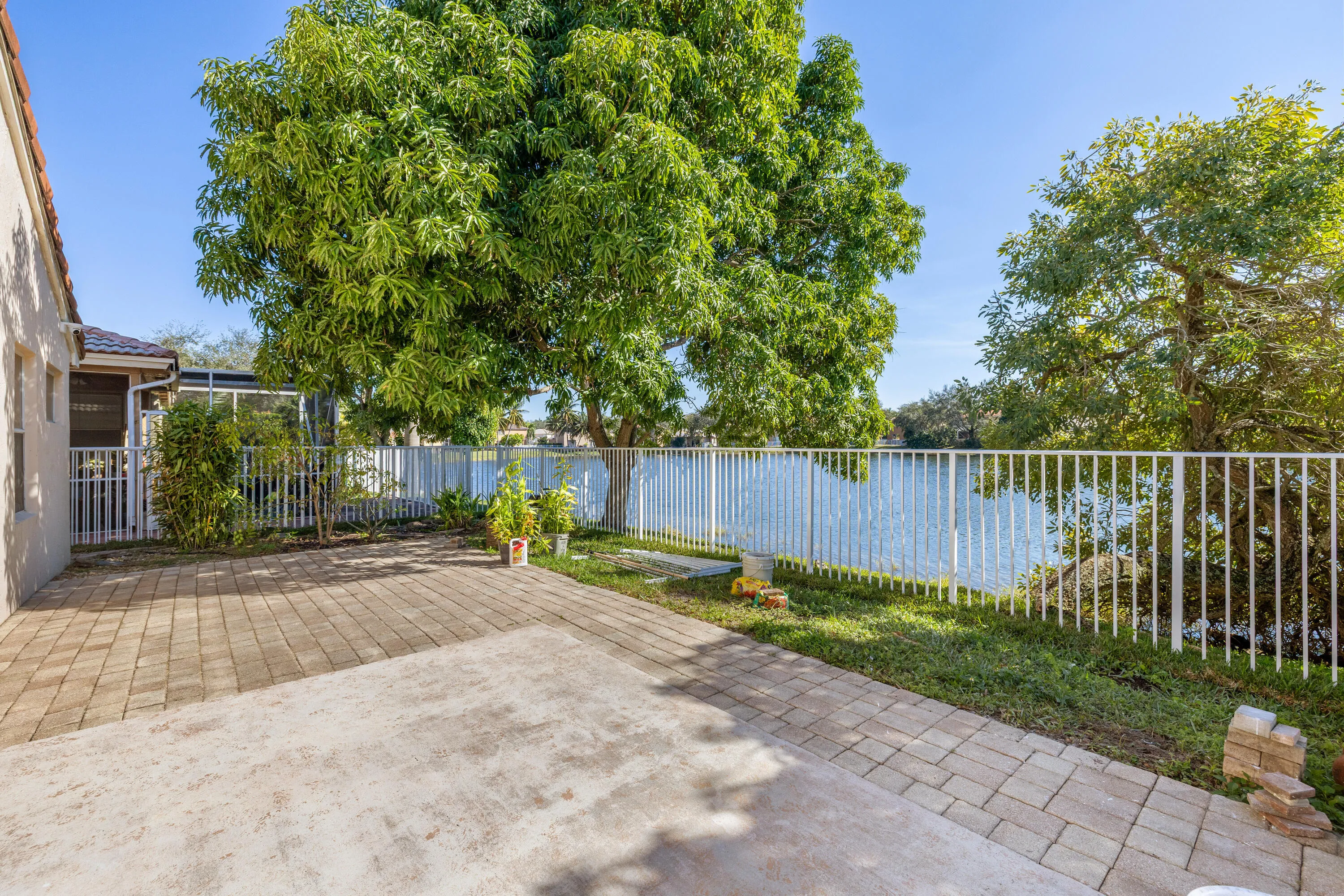 3800 Woodfield Dr-36