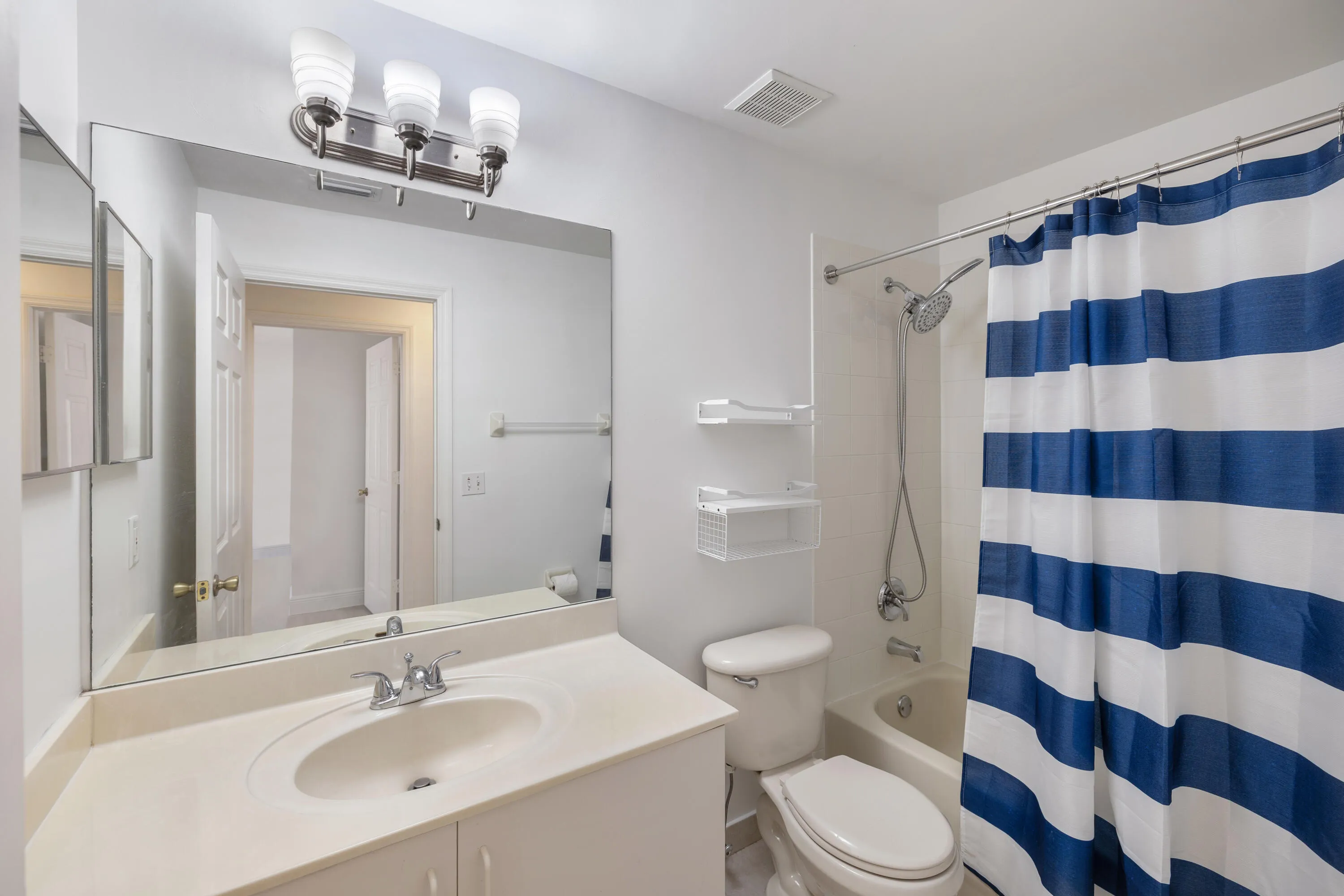 3800 Woodfield Dr-29
