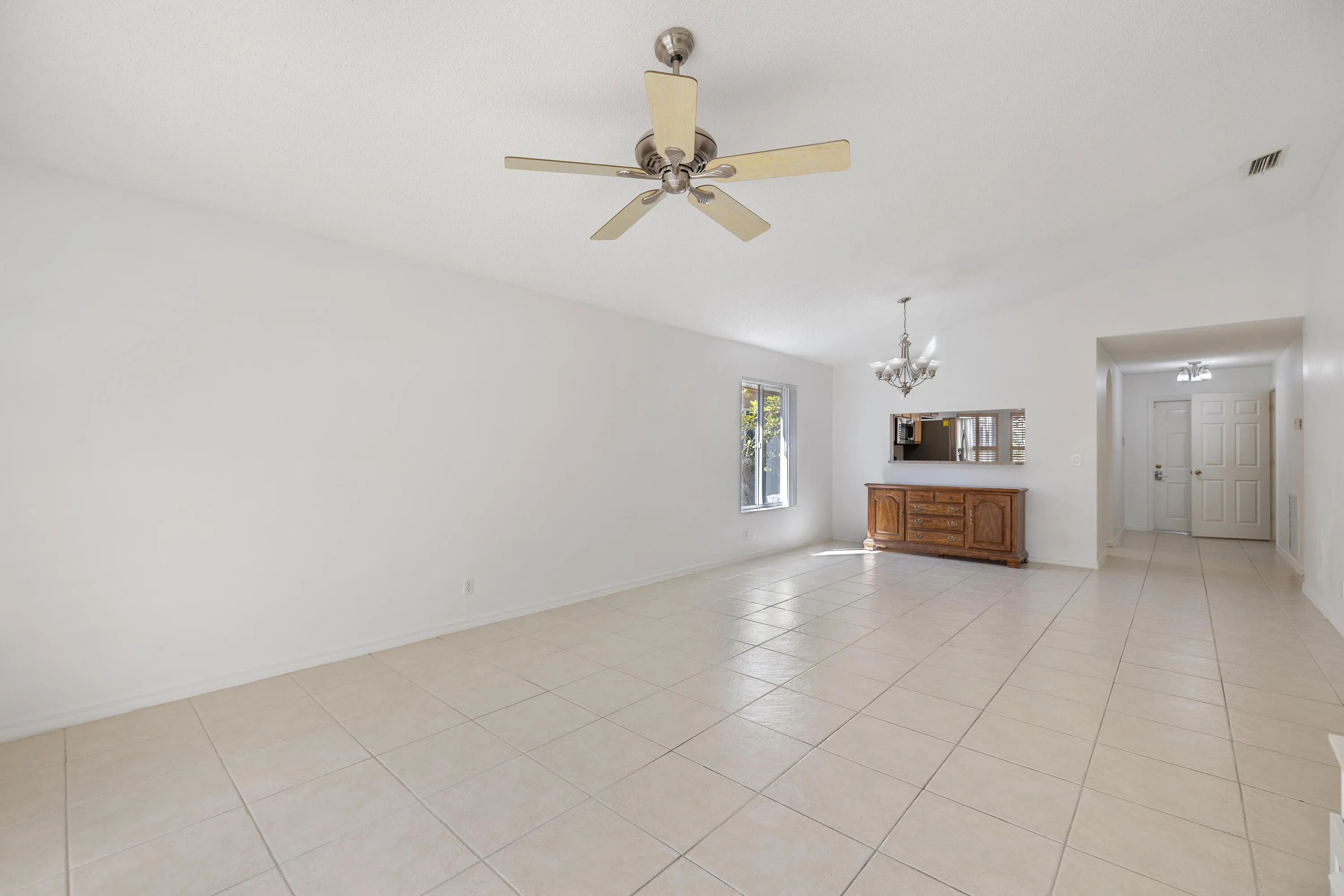 3800 Woodfield Dr-19