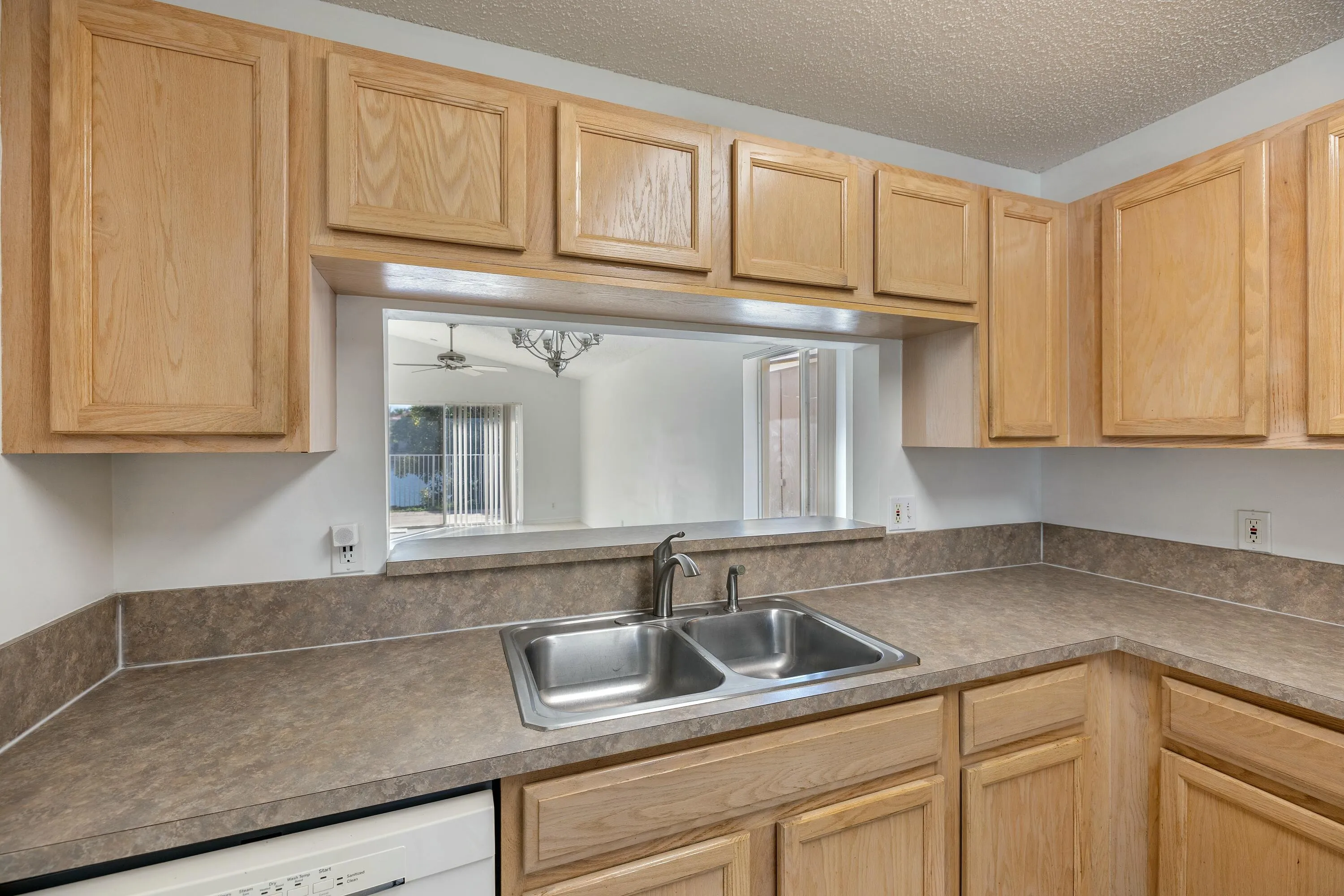 3800 Woodfield Dr-13