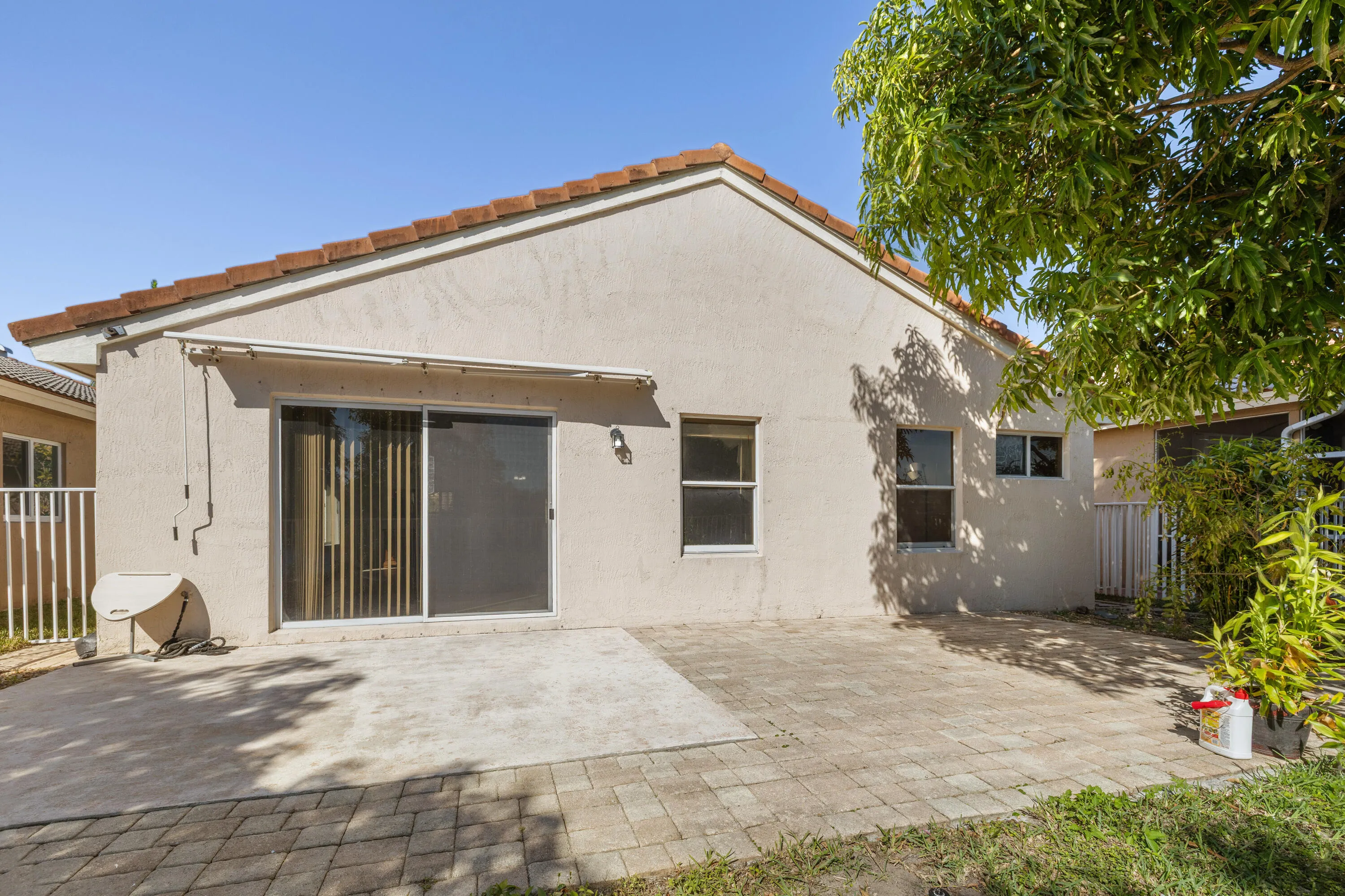 3800 Woodfield Dr-38