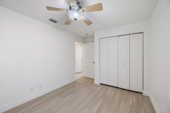 3800 Woodfield Dr-31